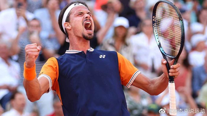 转会市场中 转会市场中